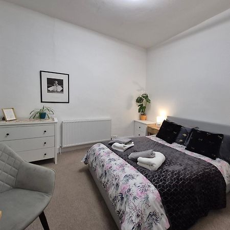 Stylish And Bright Flat In London N8 Turnpike Lane - Piccadilly Lineアパートメント エクステリア 写真