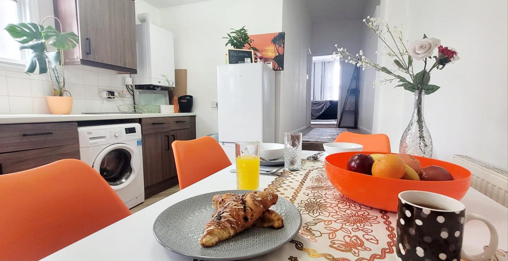 Stylish And Bright Flat In London N8 Turnpike Lane - Piccadilly Lineアパートメント エクステリア 写真