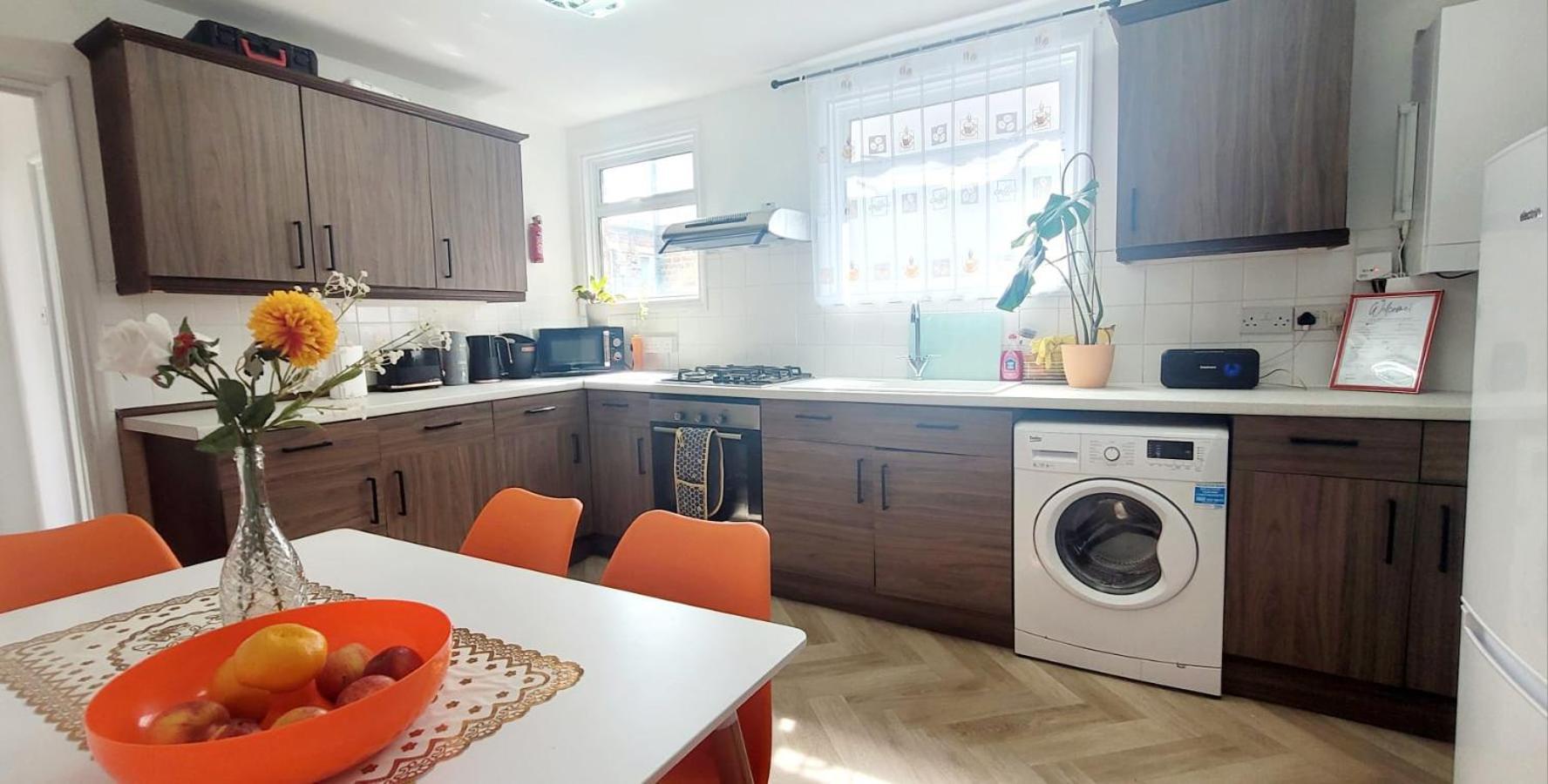 Stylish And Bright Flat In London N8 Turnpike Lane - Piccadilly Lineアパートメント エクステリア 写真